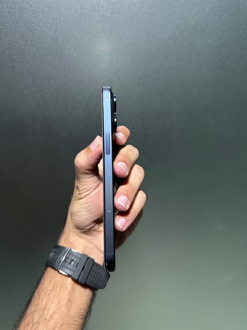 iPhone 15 pro max 2