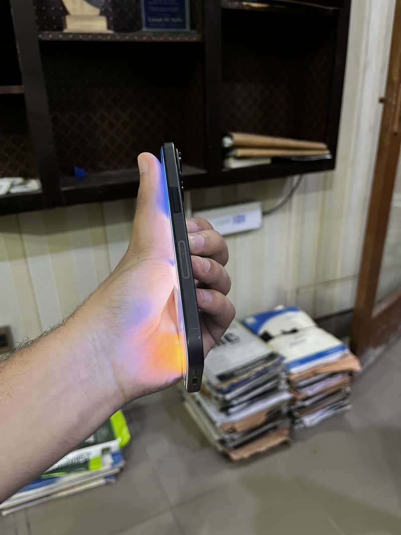 Apple iPhone 15 4