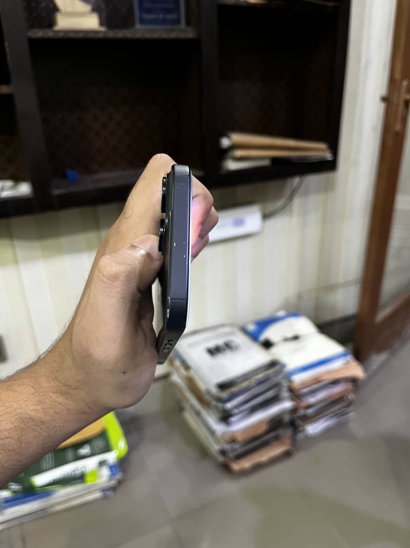 Apple iPhone 15 5
