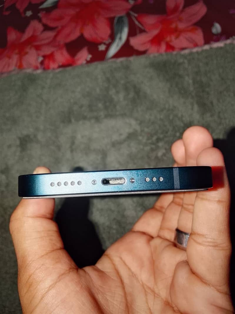 Apple iPhone 14 3