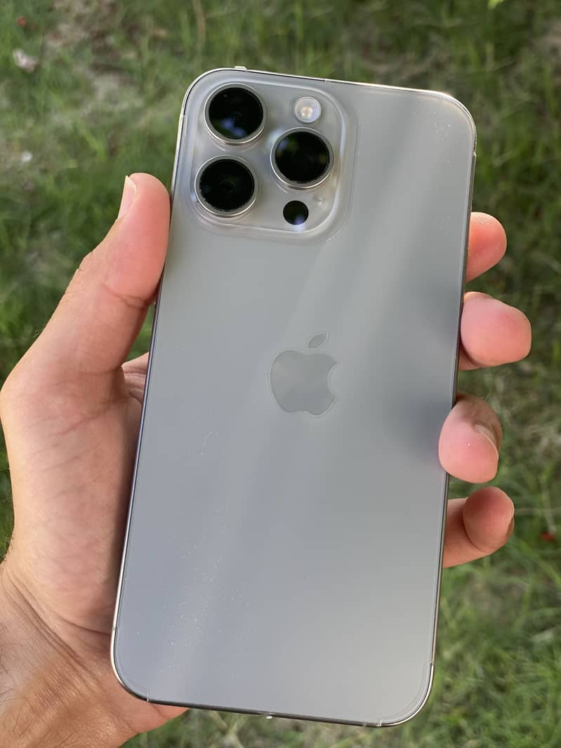 Apple iPhone 15 Pro Max 2