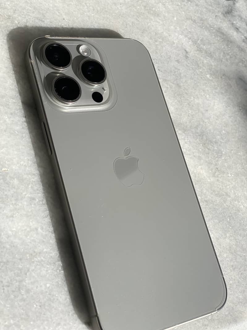 Apple iPhone 15 Pro Max 3