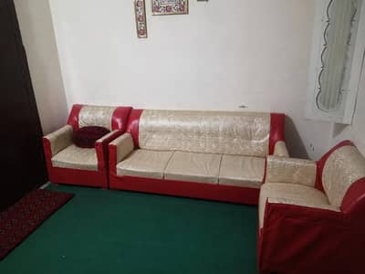 5 SEATER SOFA SET AVAILABLE FOR SALE