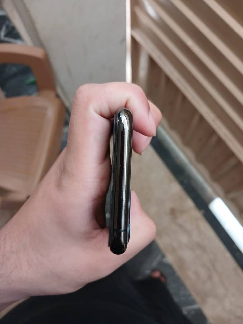 Apple iPhone 11 Pro 2