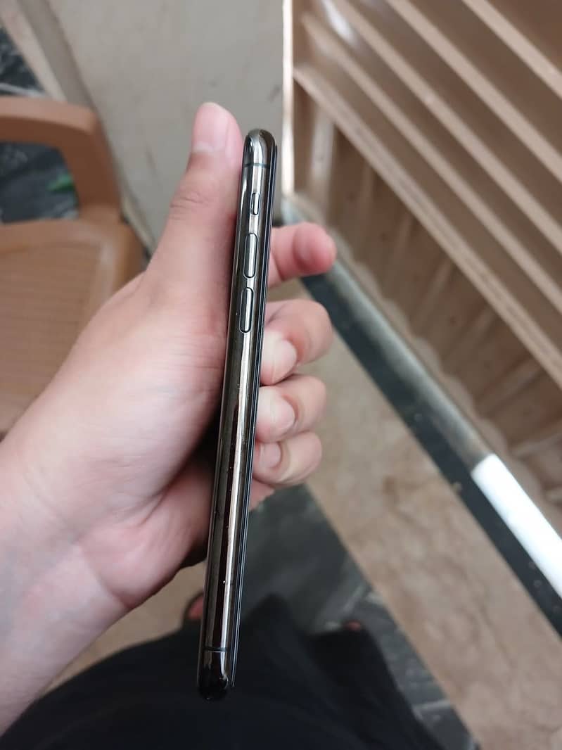 Apple iPhone 11 Pro 3