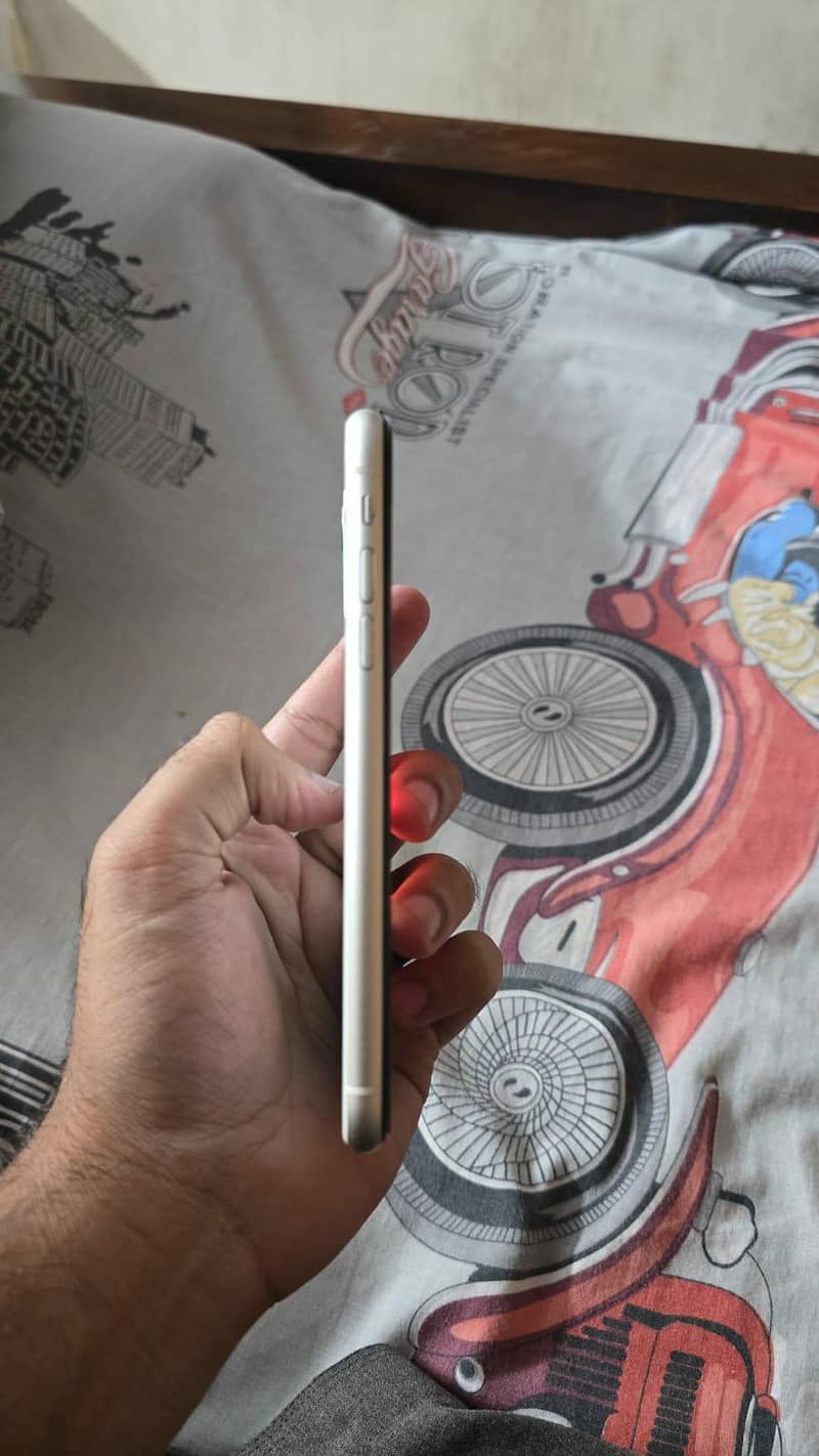 Apple iPhone 11 3