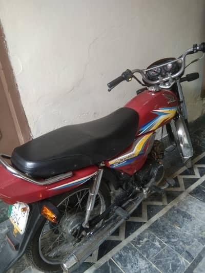 Red Honda dream CD 70 bike