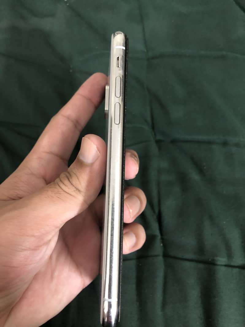 Apple iPhone X 3