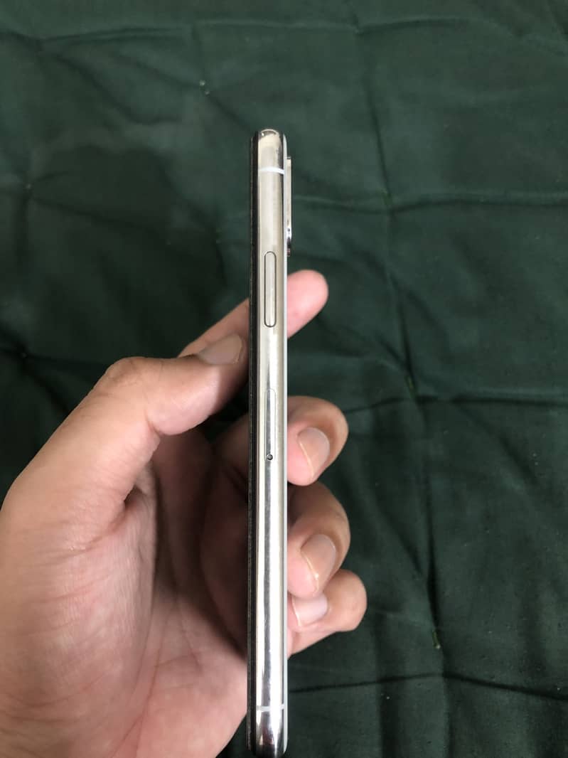 Apple iPhone X 5