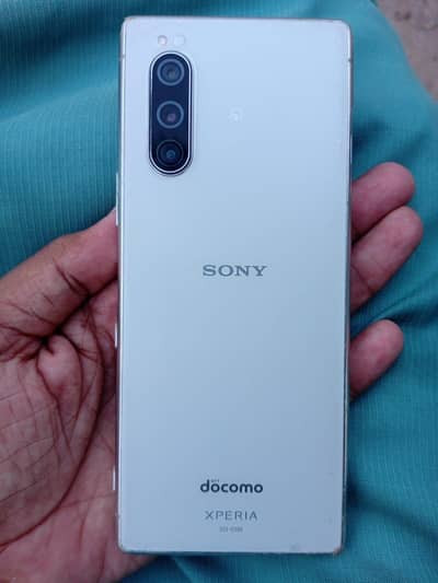 Sony Expria 5