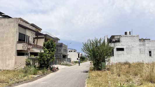 D17/1 Extension 7 Marla Good Location Plot Available For Sale