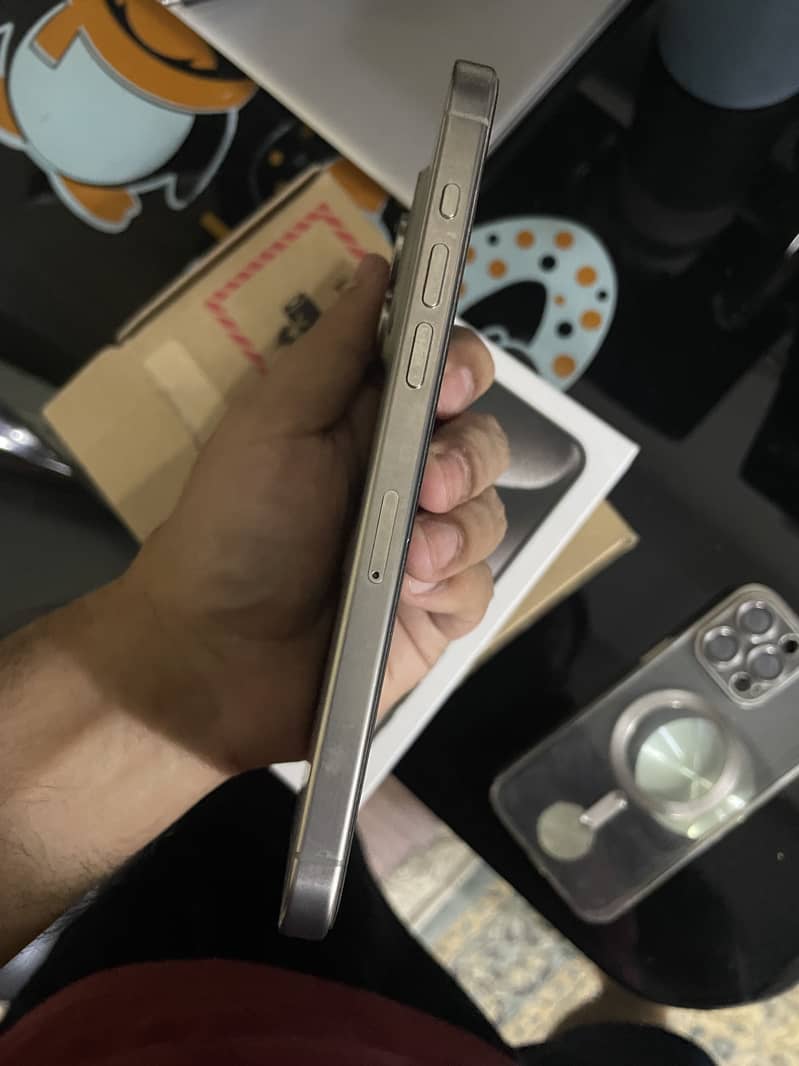 Apple iPhone 15 Pro Max 2