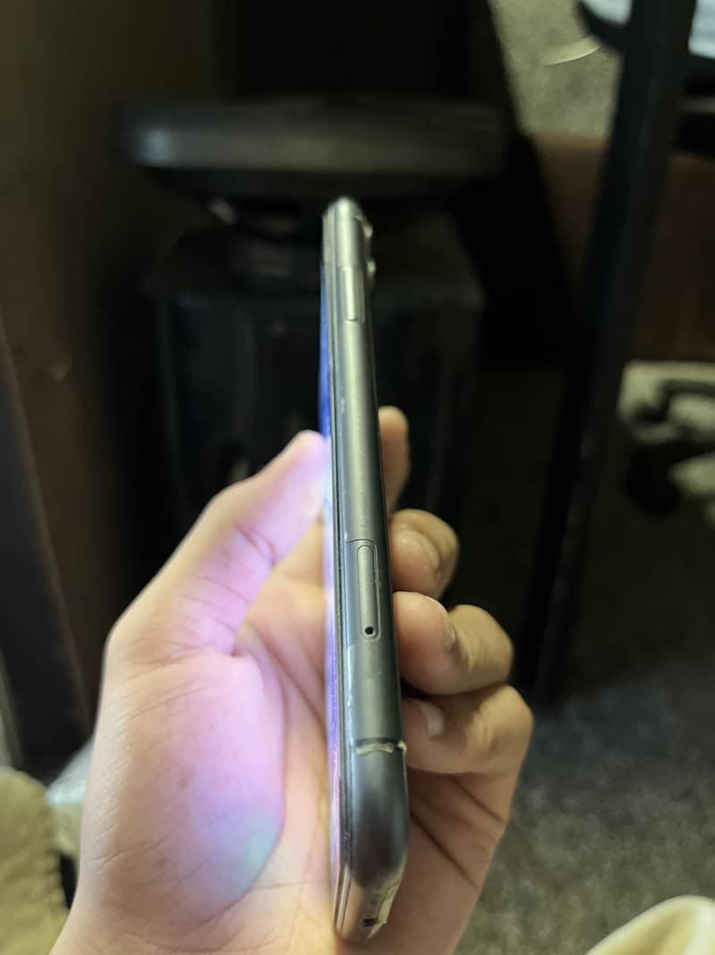 Apple iPhone 11 3