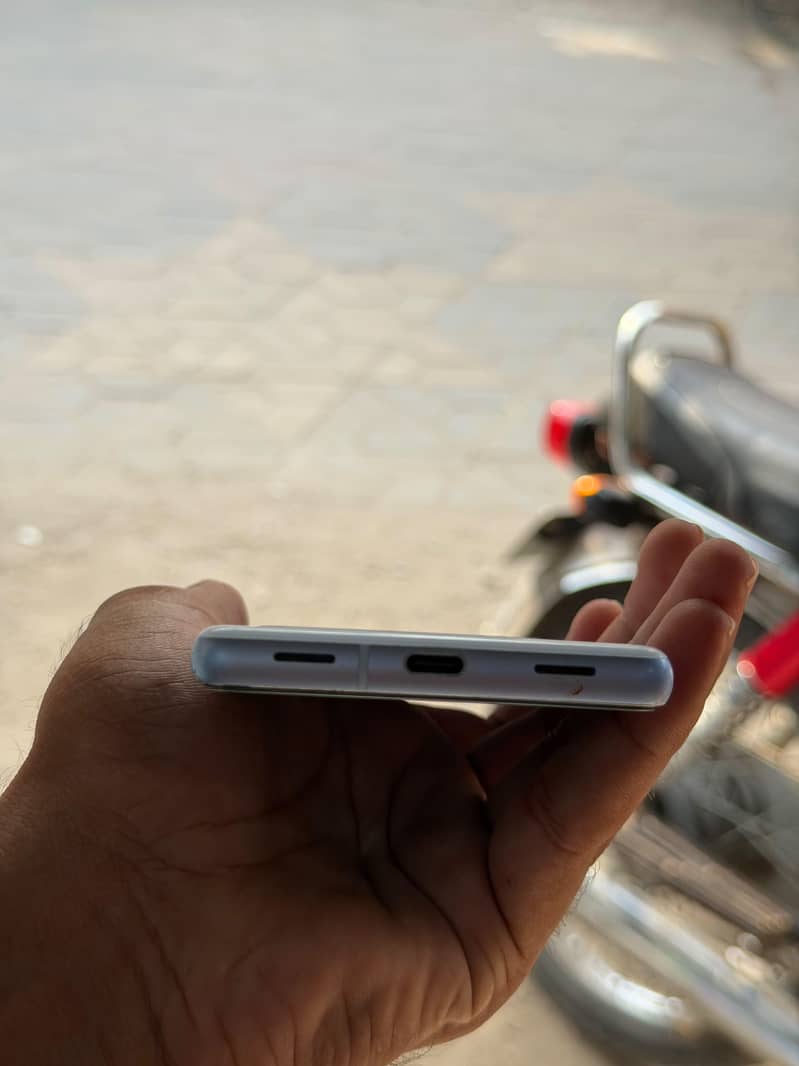 Google Pixel 7a 5