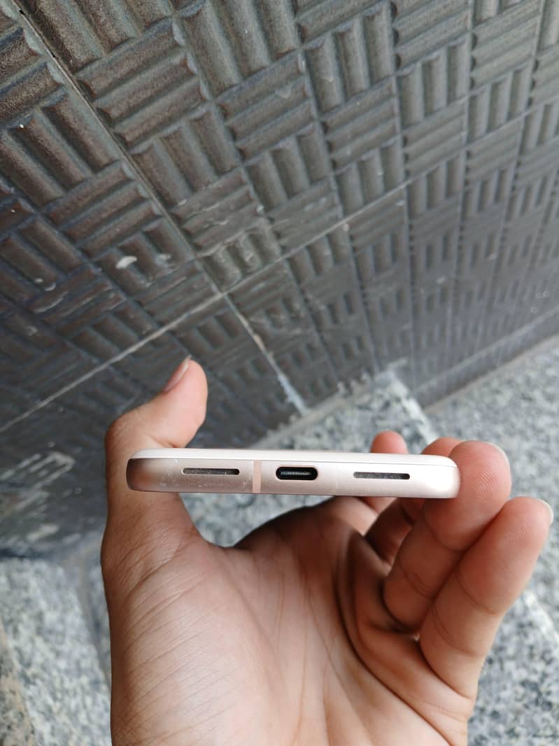 Google Pixel 8 4