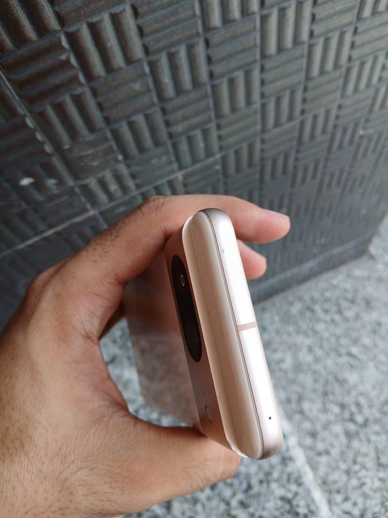 Google Pixel 8 6