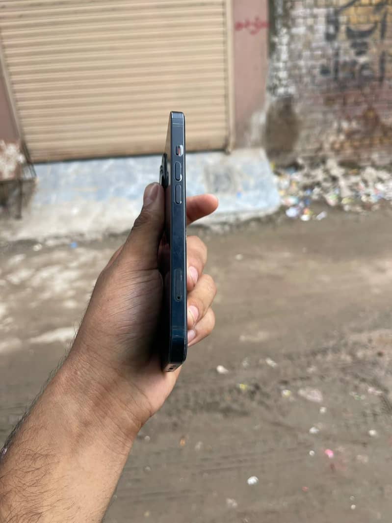 Apple iPhone 13 1