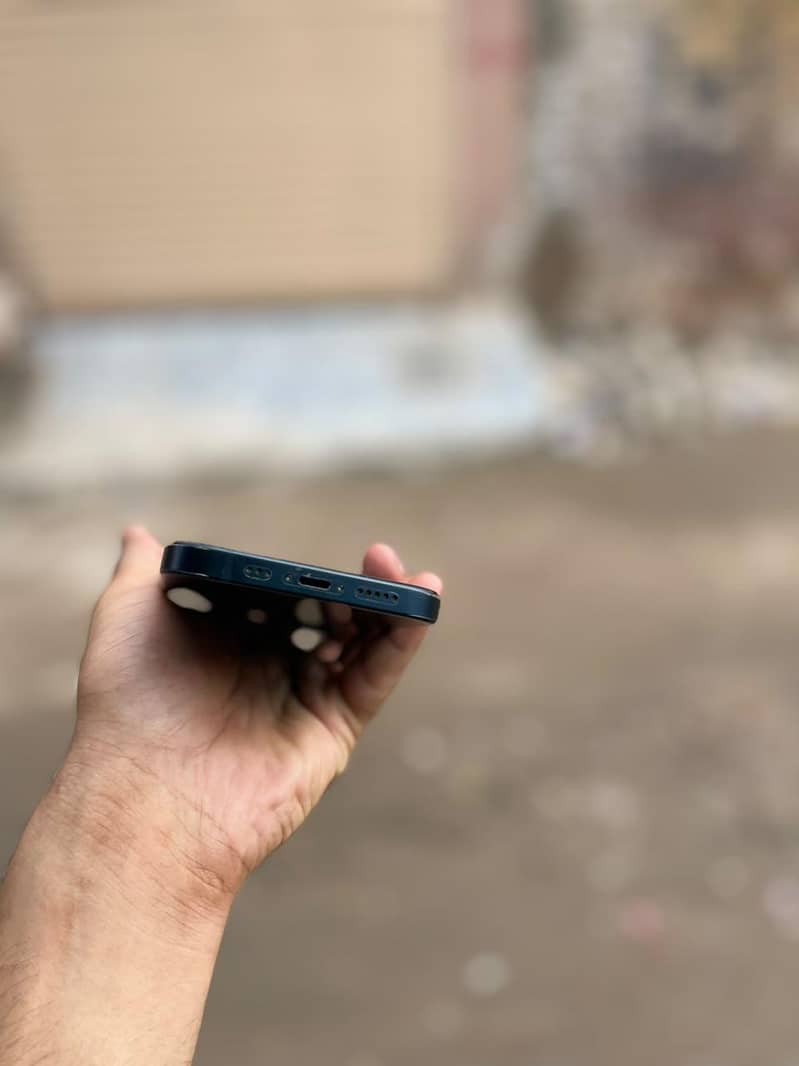 Apple iPhone 13 2