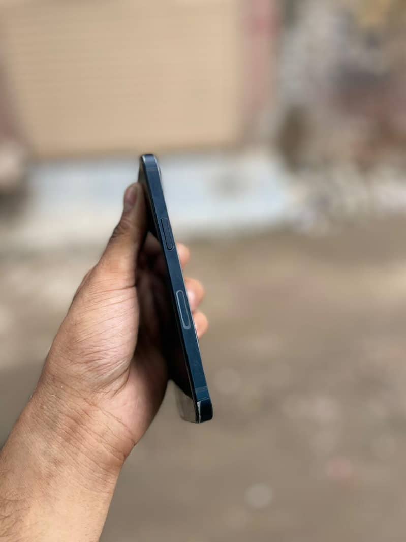 Apple iPhone 13 4