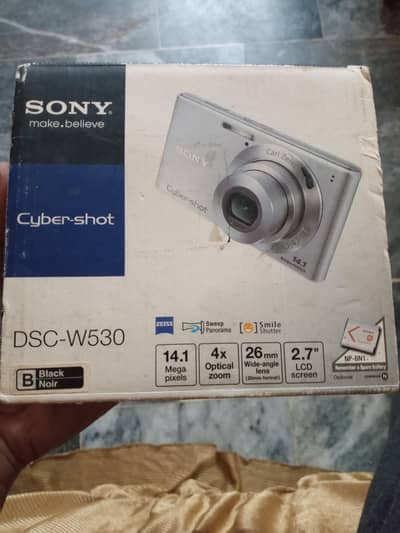 y2k Sony Cybershot 14.1 mega pixel | digital camera with box