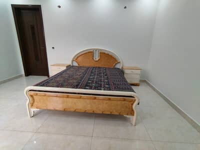 Solid wood bed set for sale good condition