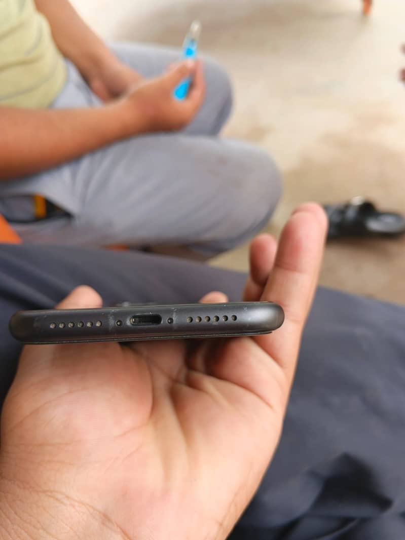 Apple iPhone 11 3