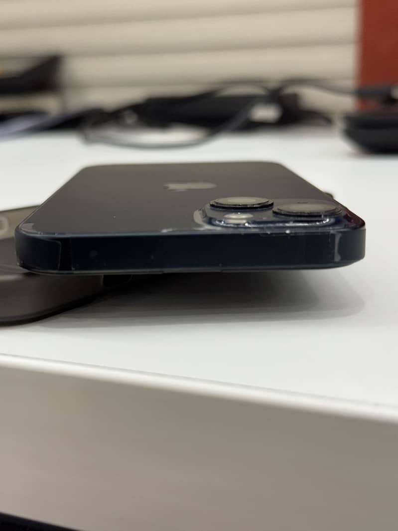 Apple iPhone 13 5