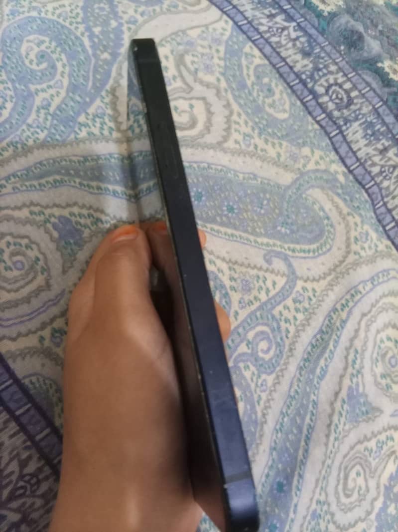 Apple iPhone 12 4
