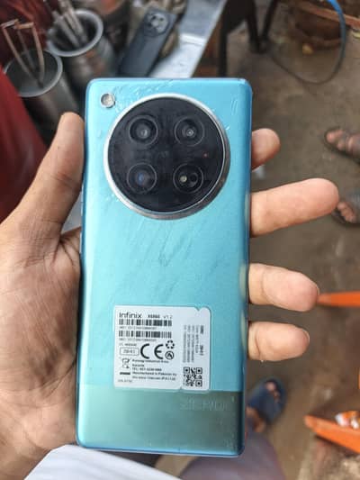 Infinix Zero 40 box or charger sath hy condition 10 by 9 hy no open no