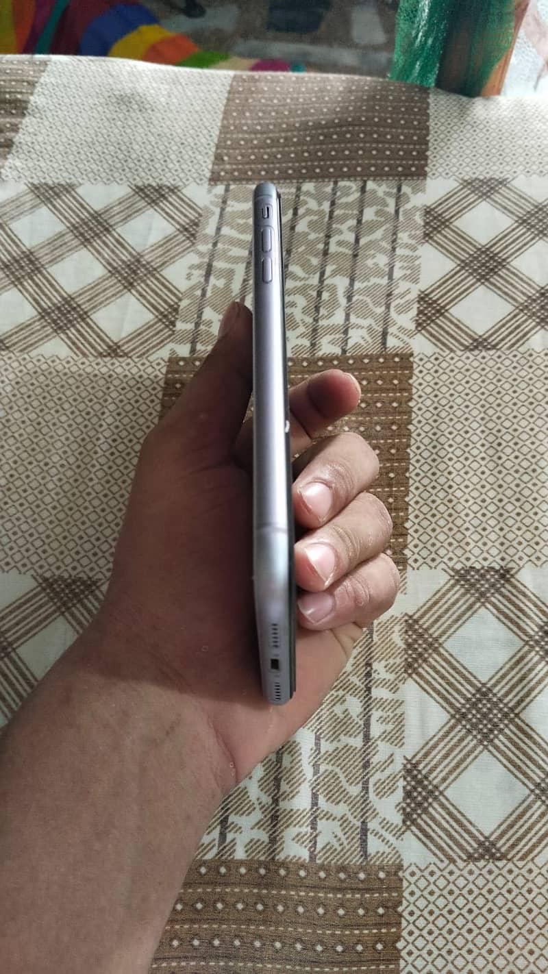 Apple iPhone 11 3