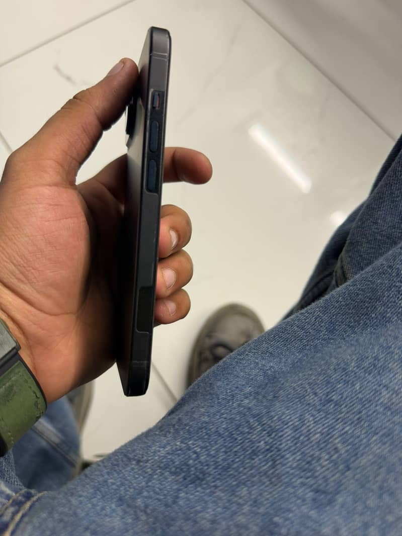 Apple iPhone 15 4