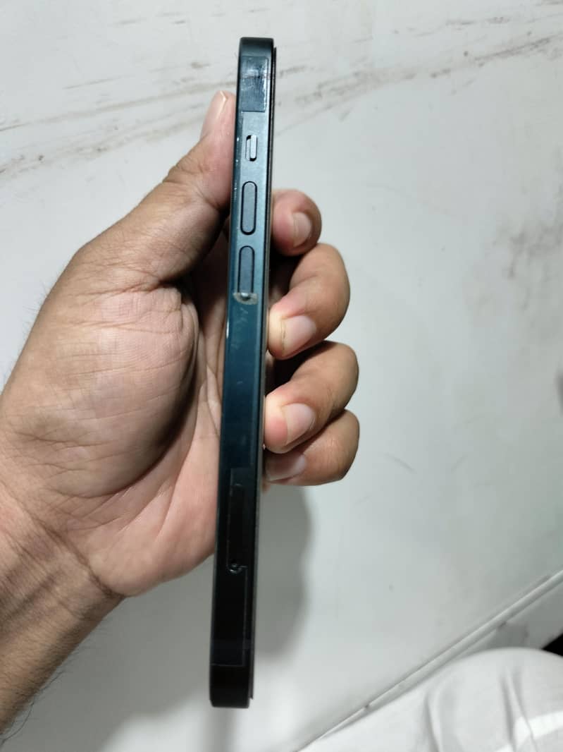 Apple iPhone 13 2