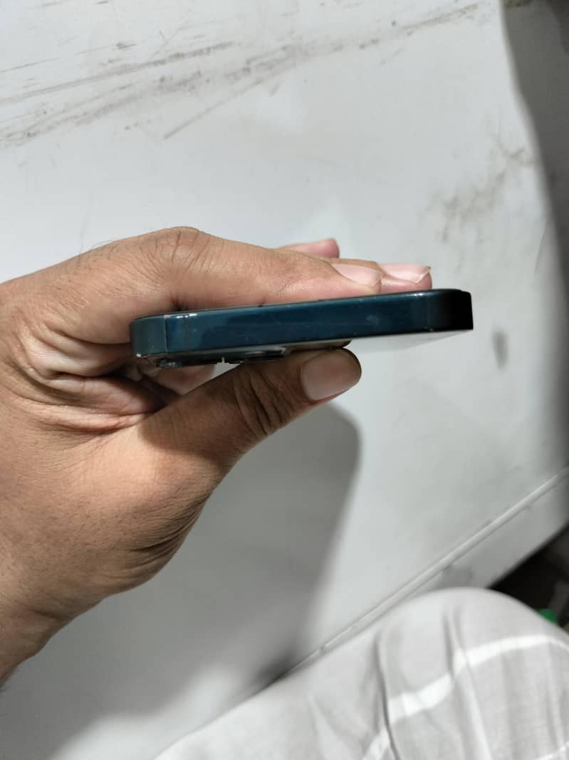 Apple iPhone 13 3