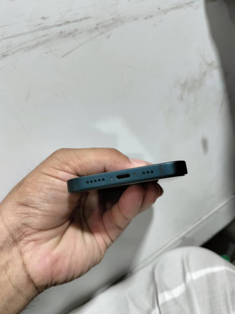 Apple iPhone 13 4