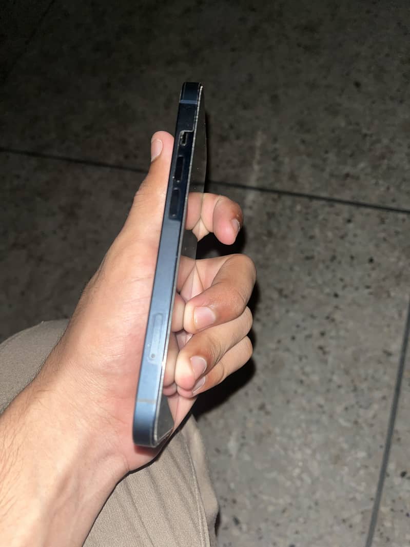 Apple iPhone 13 4