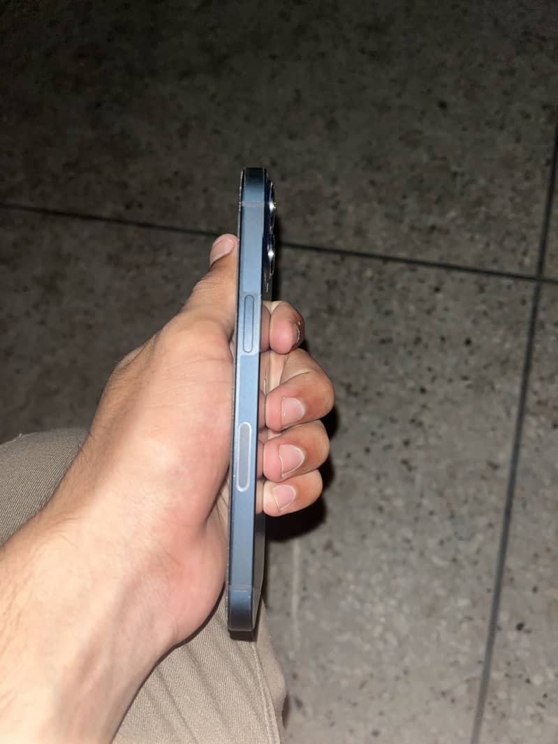 Apple iPhone 13 6