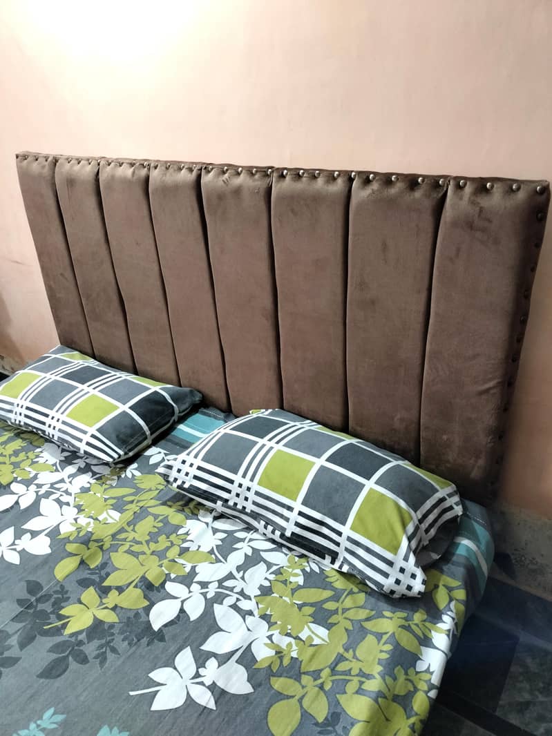 Bed king size, 1