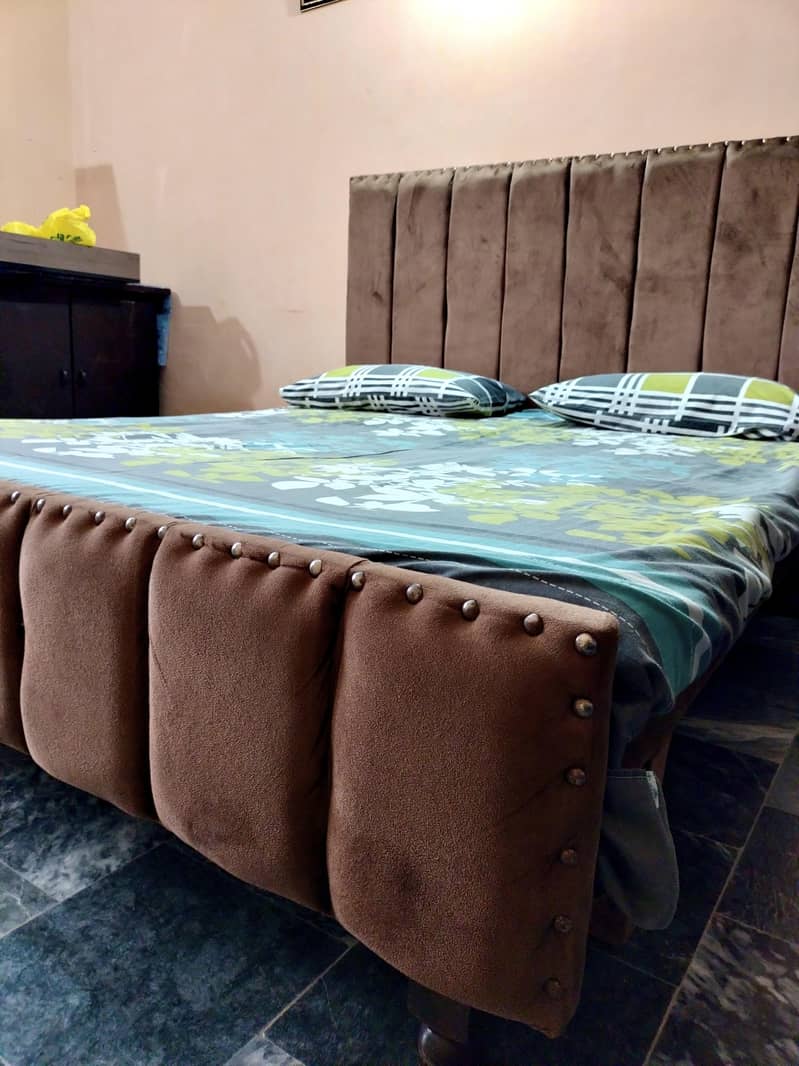 Bed king size, 2