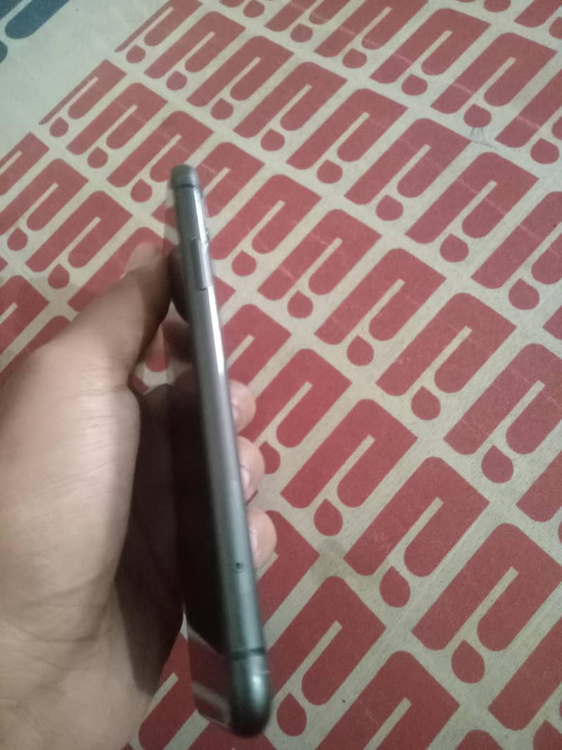 Apple iPhone 11 0