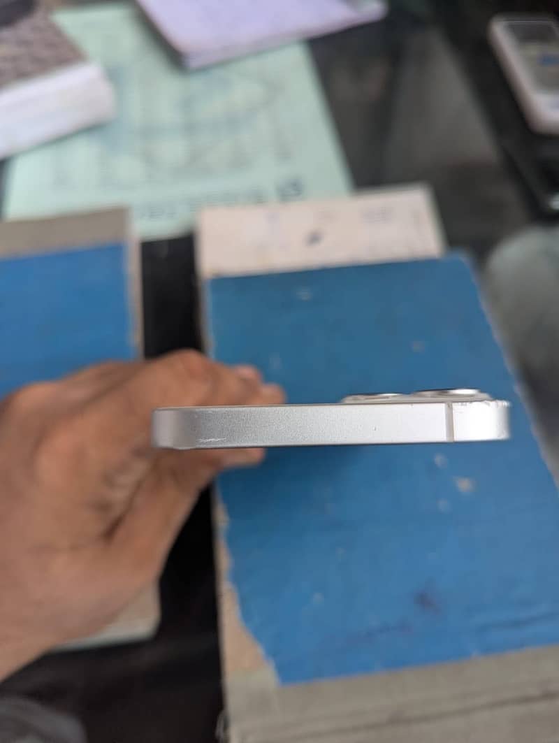 Apple iPhone 13 3