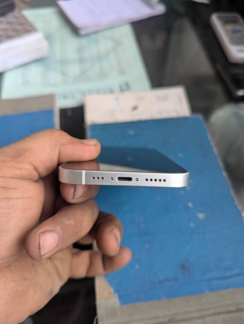Apple iPhone 13 4
