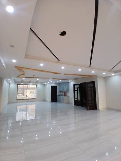 Shop for Rent | Main Commercial | Golden Opportunity