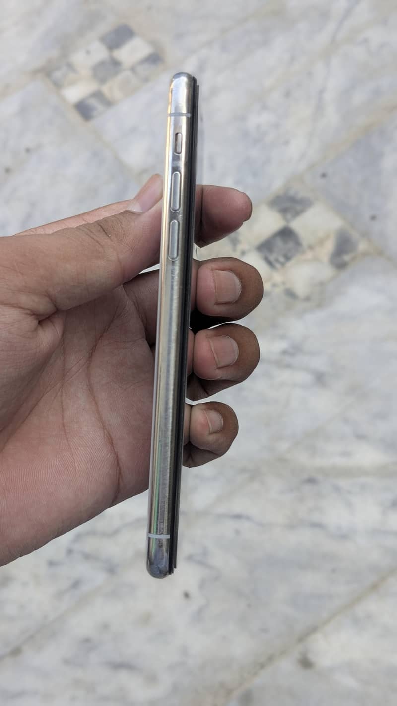 iPhone X 4