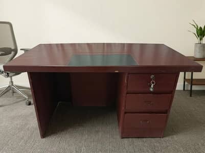 Office table for sale in g 10 Islamabad