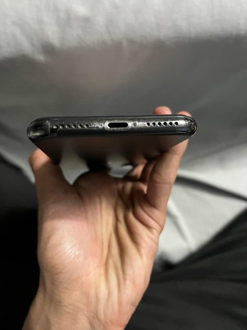 Apple iPhone X 4