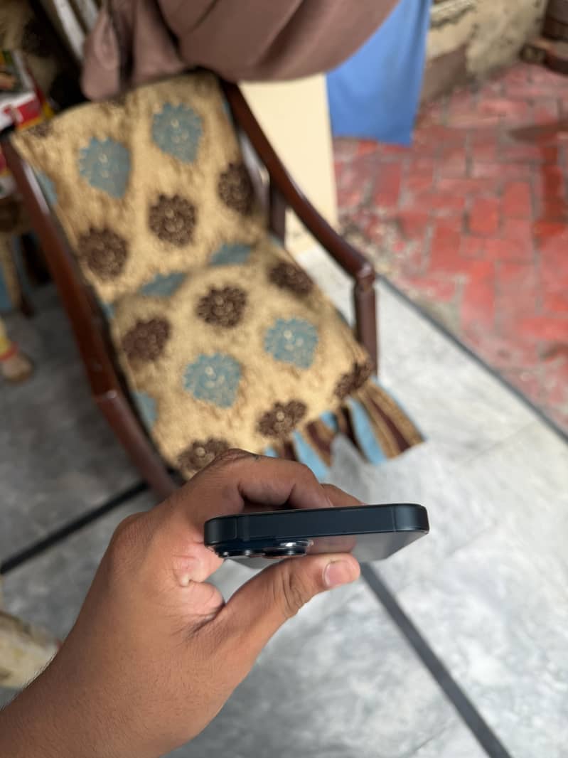 Apple iPhone 14 4