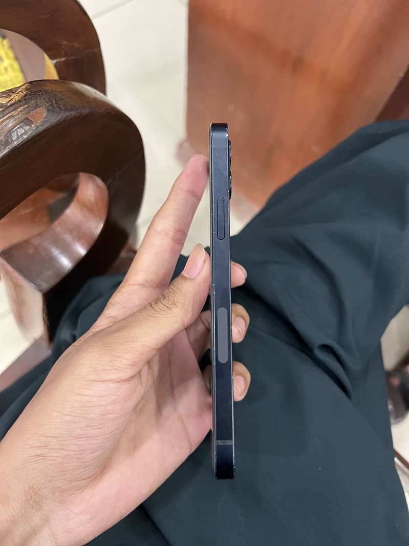 Apple iPhone 12 2