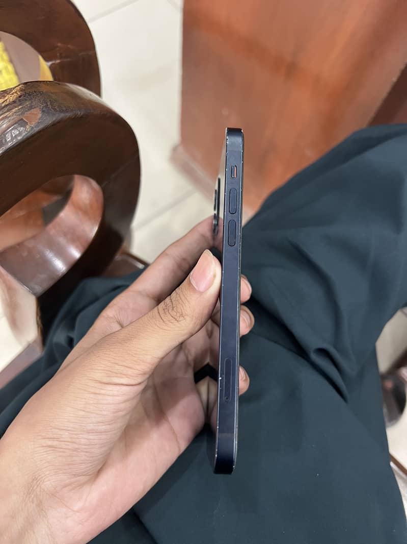 Apple iPhone 12 3