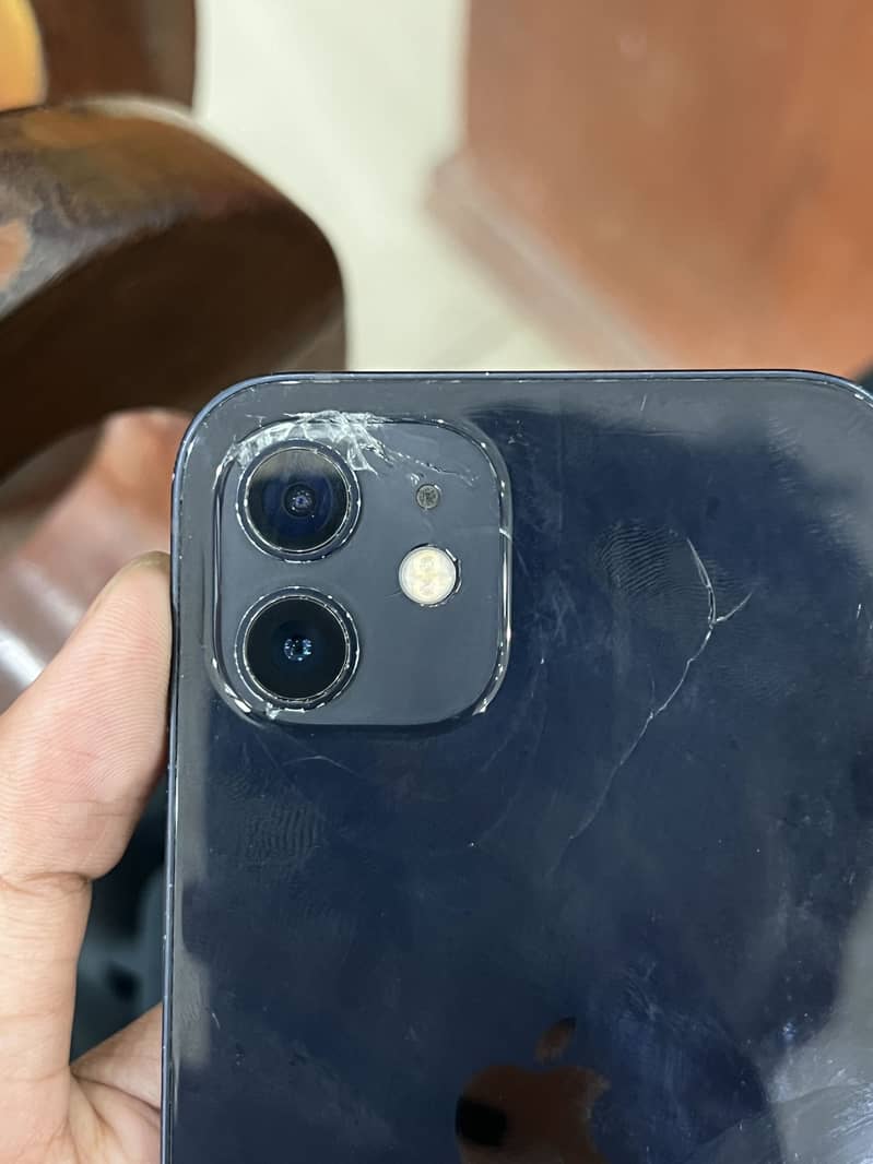 Apple iPhone 12 4