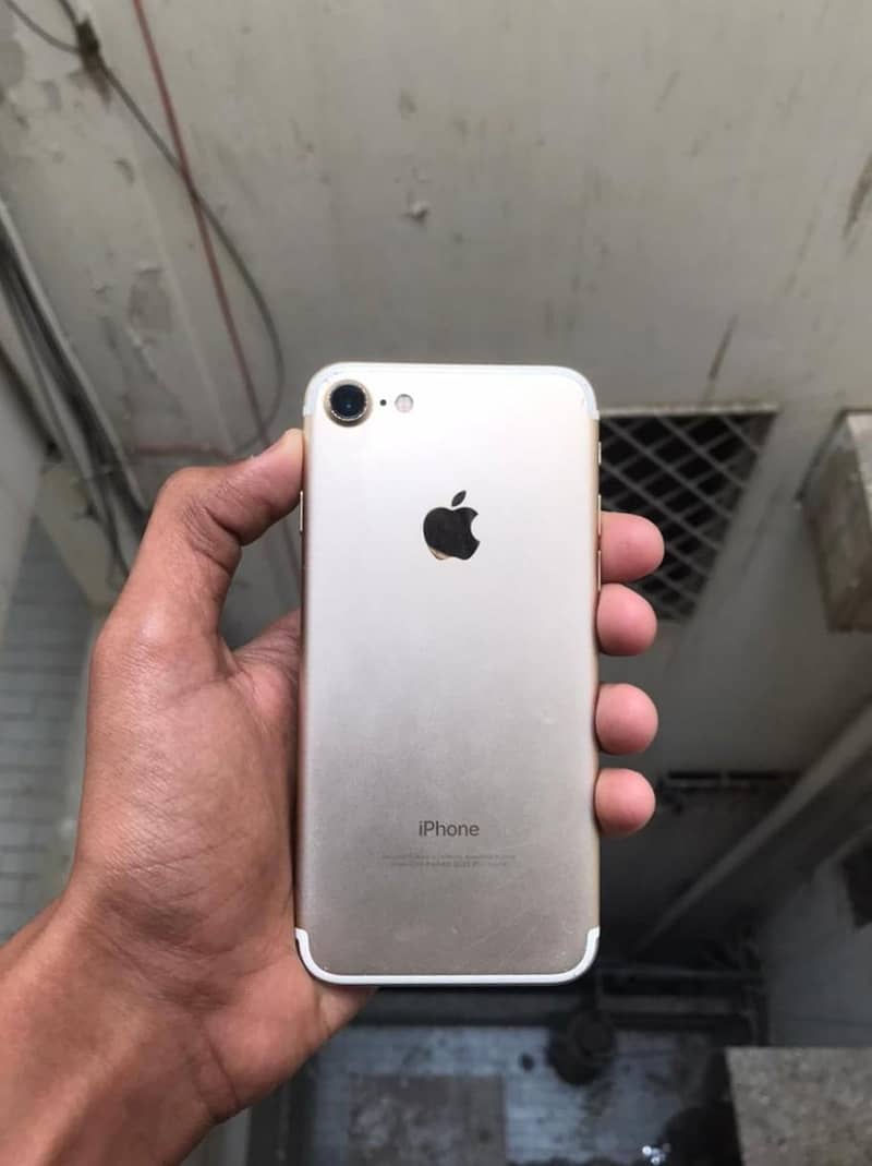 Apple iPhone 7 0